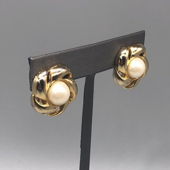 3/$30 Vintage Clip On Earrings Faux Pearl Gold Tone Cabochon Stud Estate 1" - Picture 5 of 9